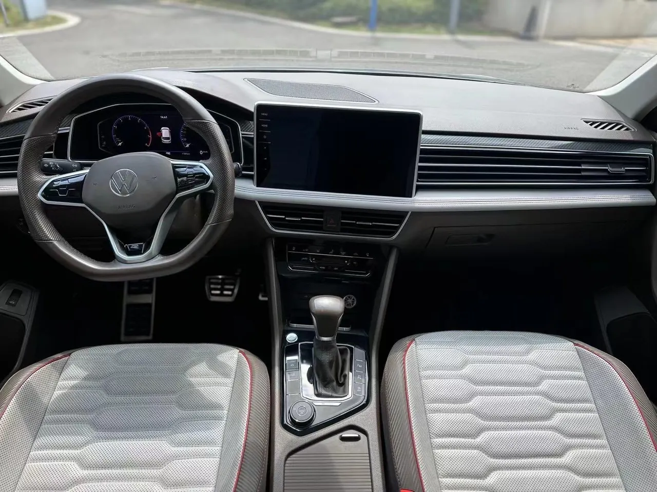 Volkswagen 2022 Tiguan L R-Line 2.0TSI 380TSI Four-wheel Drive R-Line Flagship 7-seat Automatic Gear 6