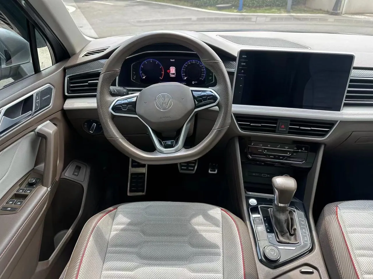 Volkswagen 2022 Tiguan L R-Line 2.0TSI 380TSI Four-wheel Drive R-Line Flagship 7-seat Automatic Gear 7