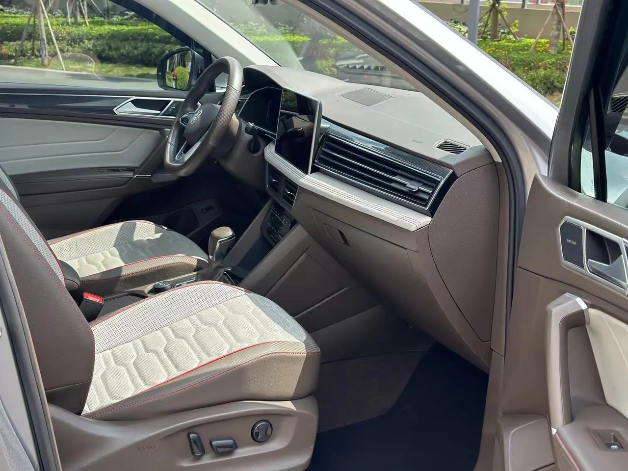 Volkswagen 2022 Tiguan L R-Line 2.0TSI 380TSI Four-wheel Drive R-Line Flagship 7-seat Automatic Gear 8
