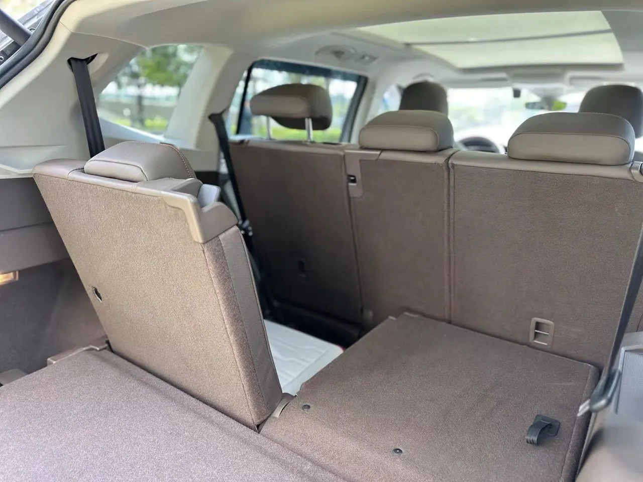 Volkswagen 2022 Tiguan L R-Line 2.0TSI 380TSI Four-wheel Drive R-Line Flagship 7-seat Automatic Gear 9
