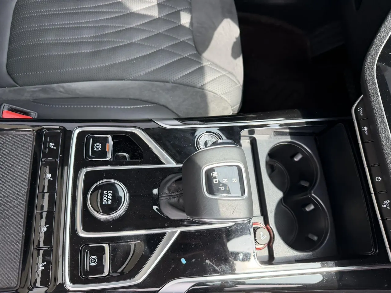 HongQi 2022 HS5 2.0T Zhilian Flag Edition Automatic Gear 5