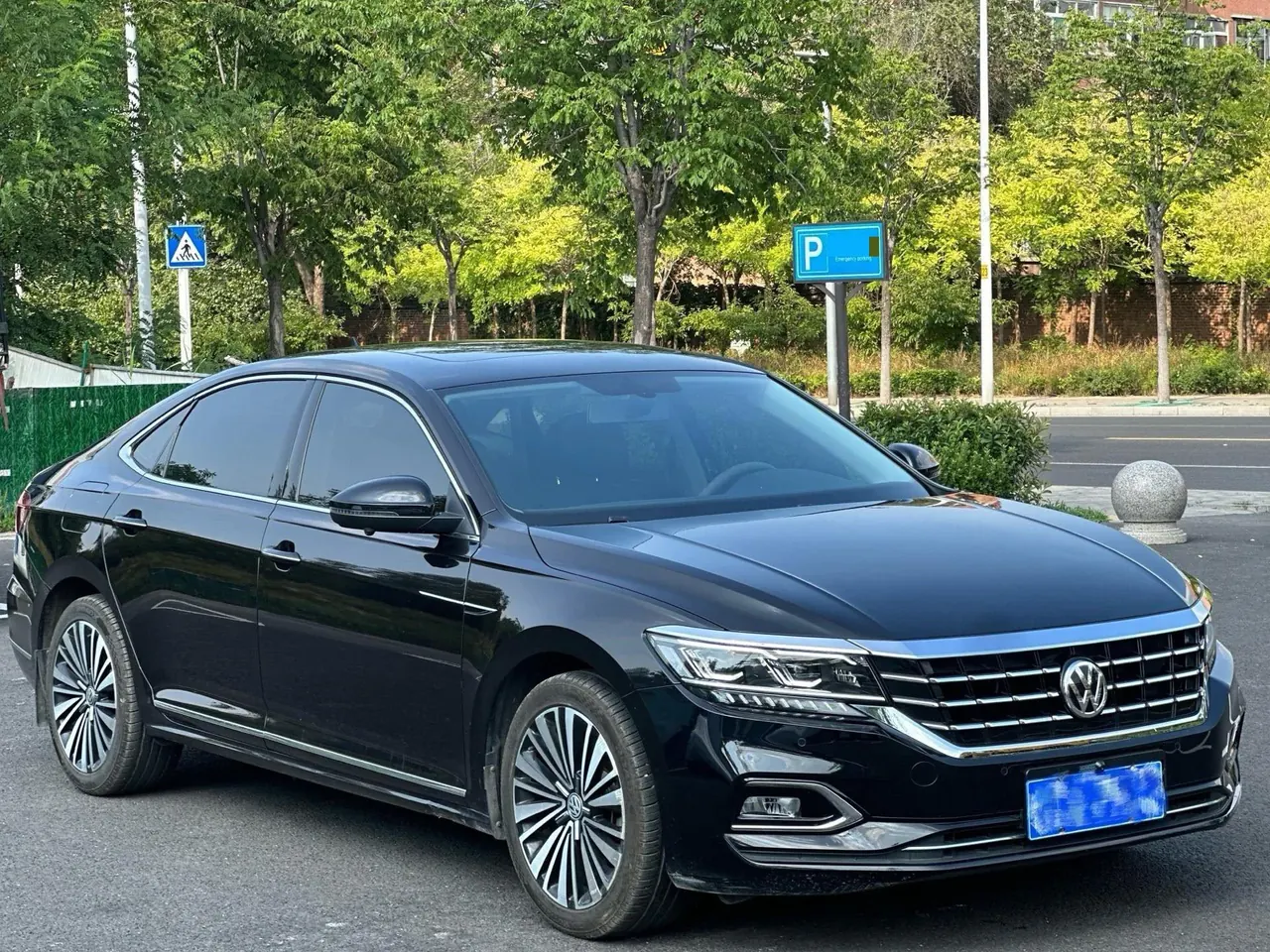 Volkswagen 2020 Passat 2.0TSI 330TSI Deluxe Edition Automatic 3
