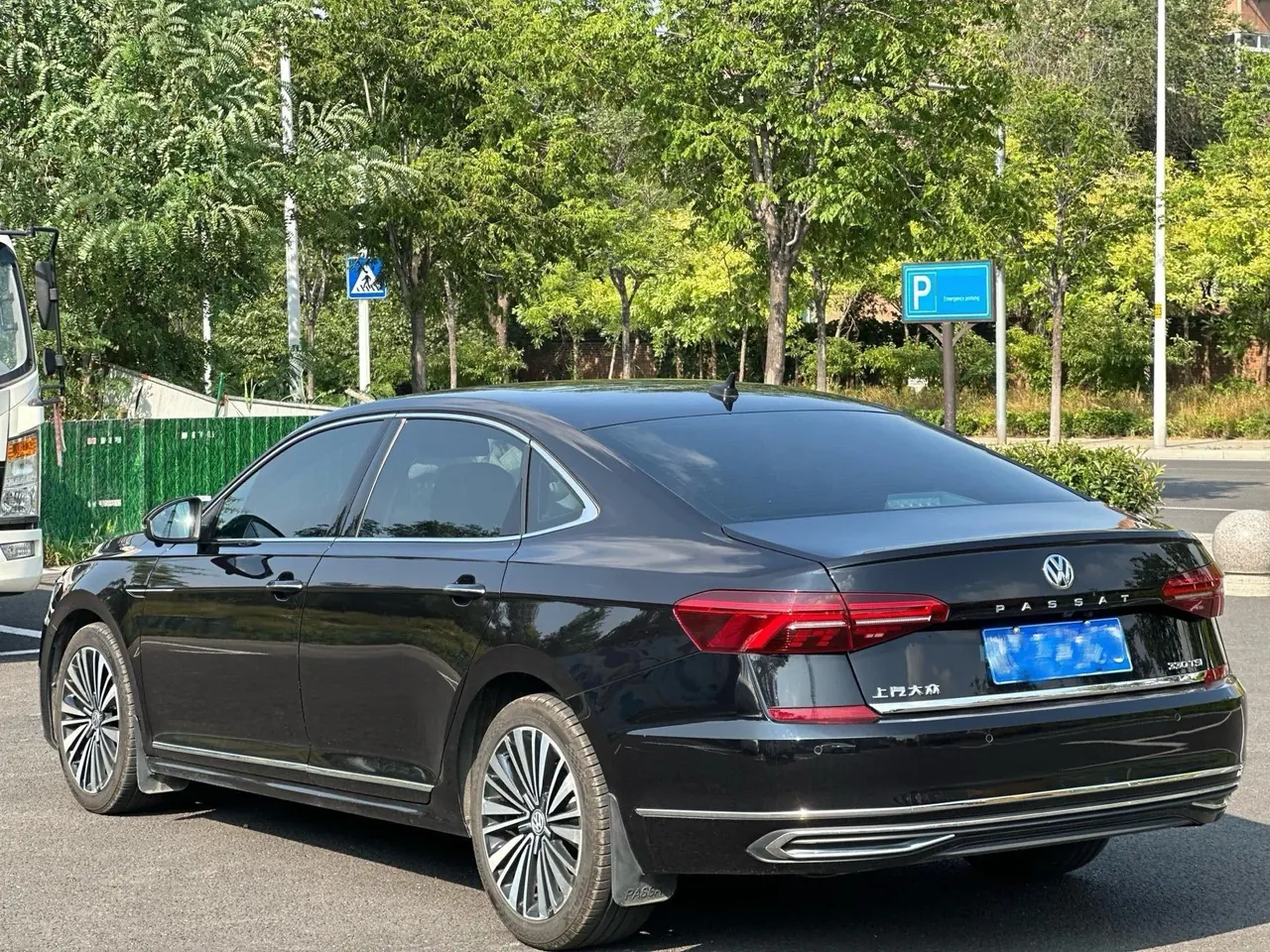 Volkswagen 2020 Passat 2.0TSI 330TSI Deluxe Edition Automatic 9
