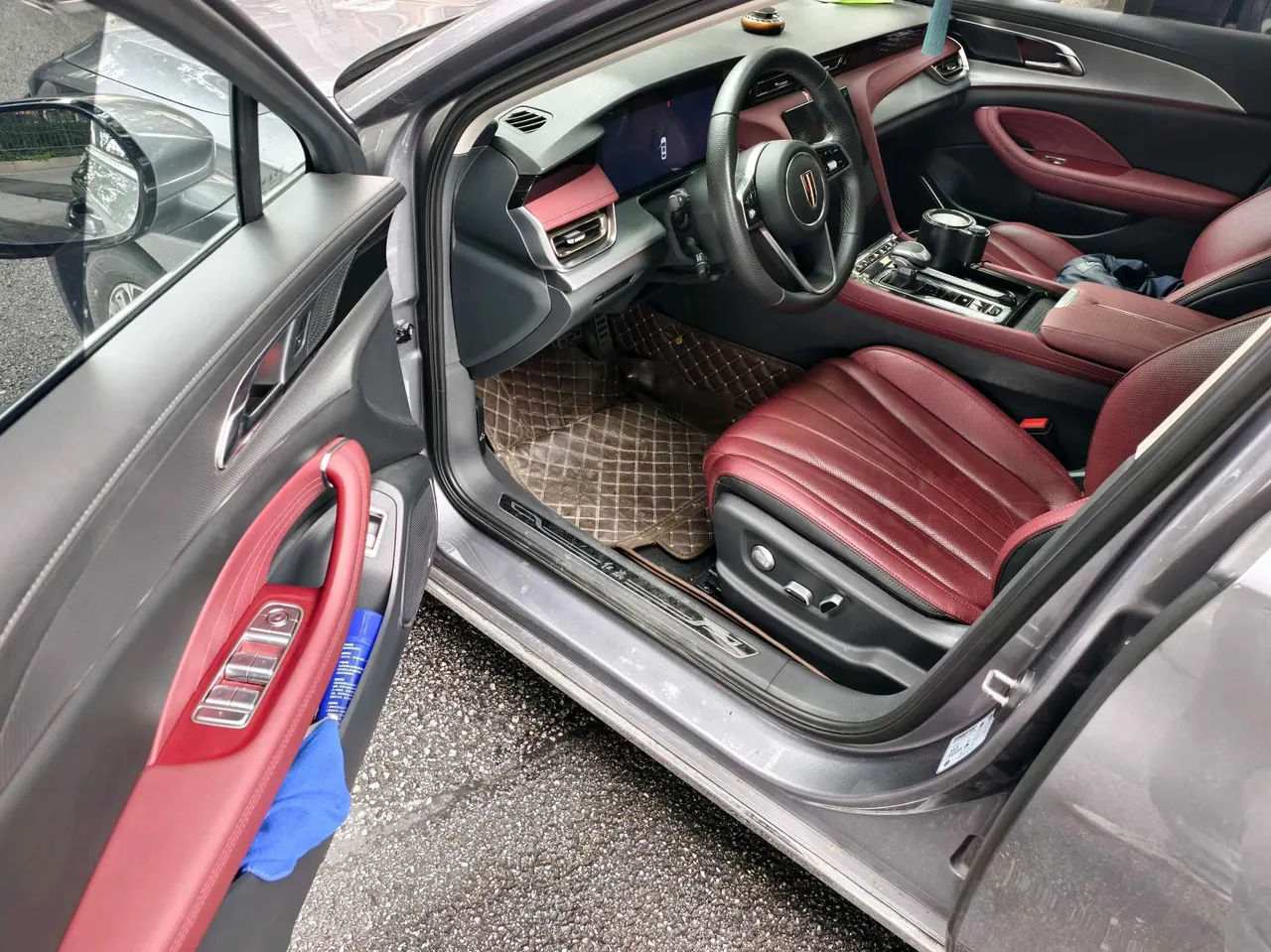 HongQi 2023 H5 2.0T Zhilian Qi Chang Edition Automatic Gear - View 1