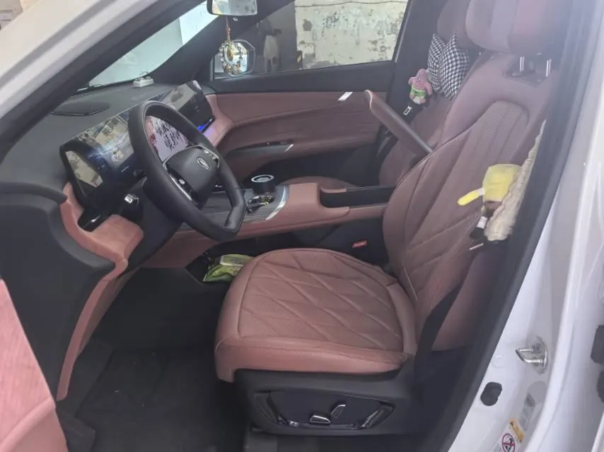 Open image lightbox: ChangAn 2025 CS75 PLUS 2.0T UItra New Blue Whale Cloud Automatic Gear