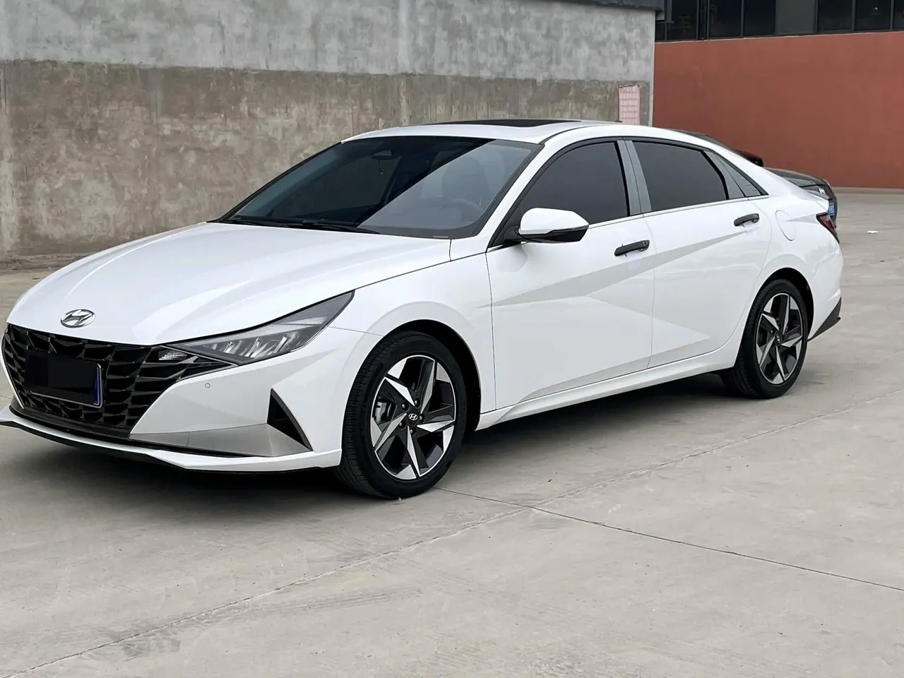 Hyundai 2022 Elantra -3-compartment 1.5 stepless LUX premium automatic gear - View 1