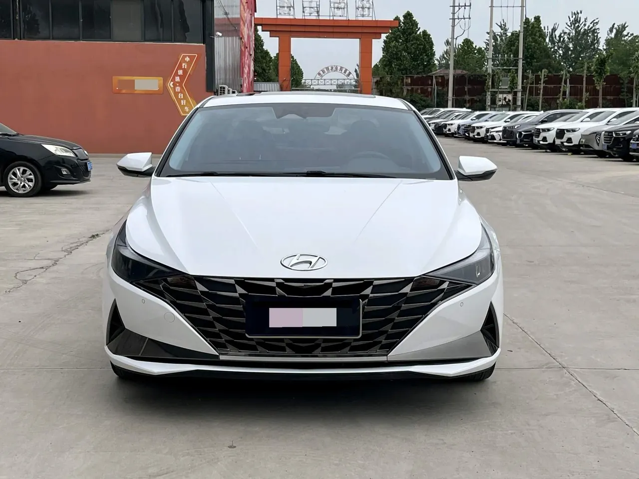 Hyundai 2022 Elantra -3-compartment 1.5 stepless LUX premium automatic gear 2
