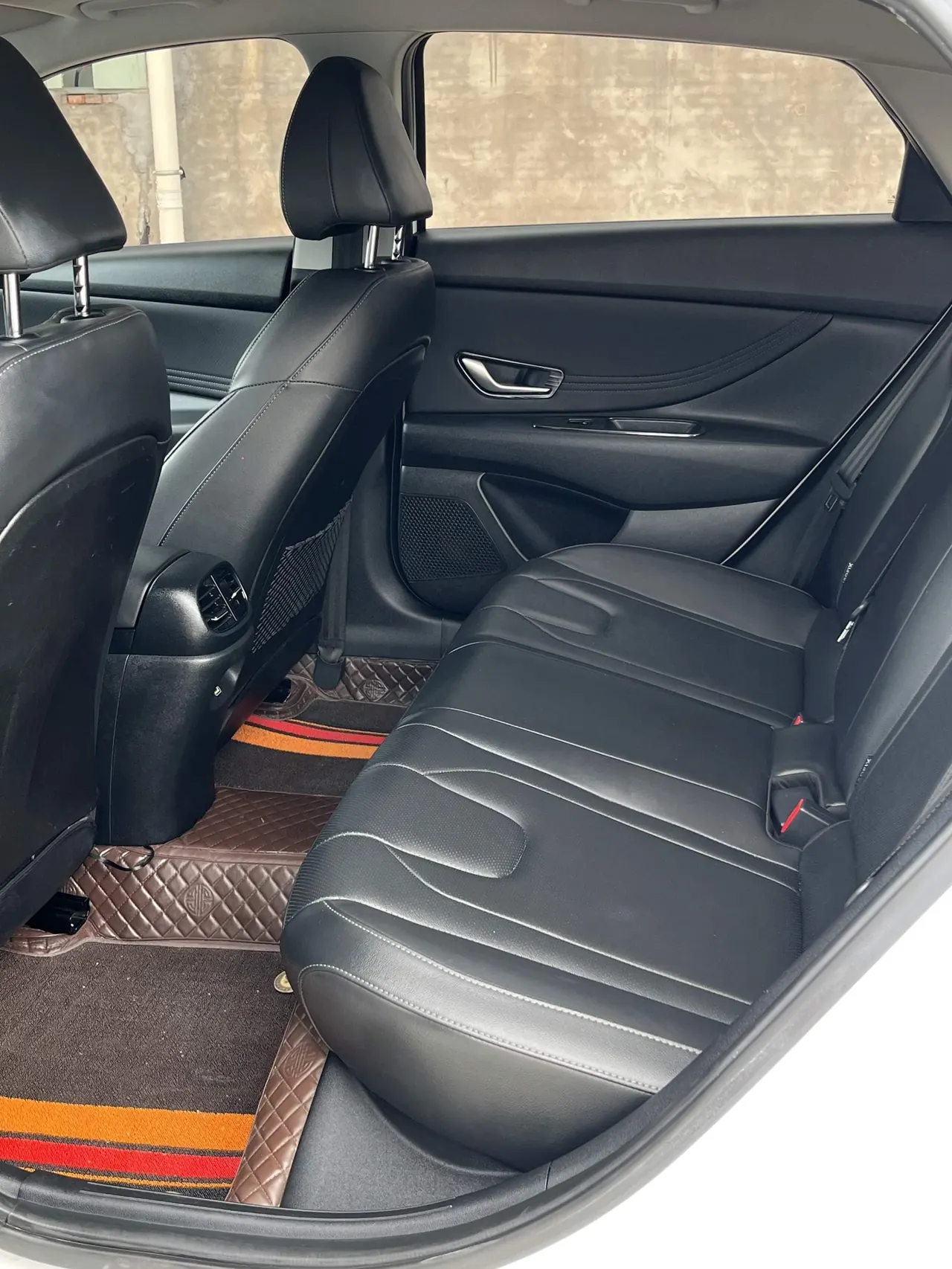 Hyundai 2022 Elantra -3-compartment 1.5 stepless LUX premium automatic gear 4