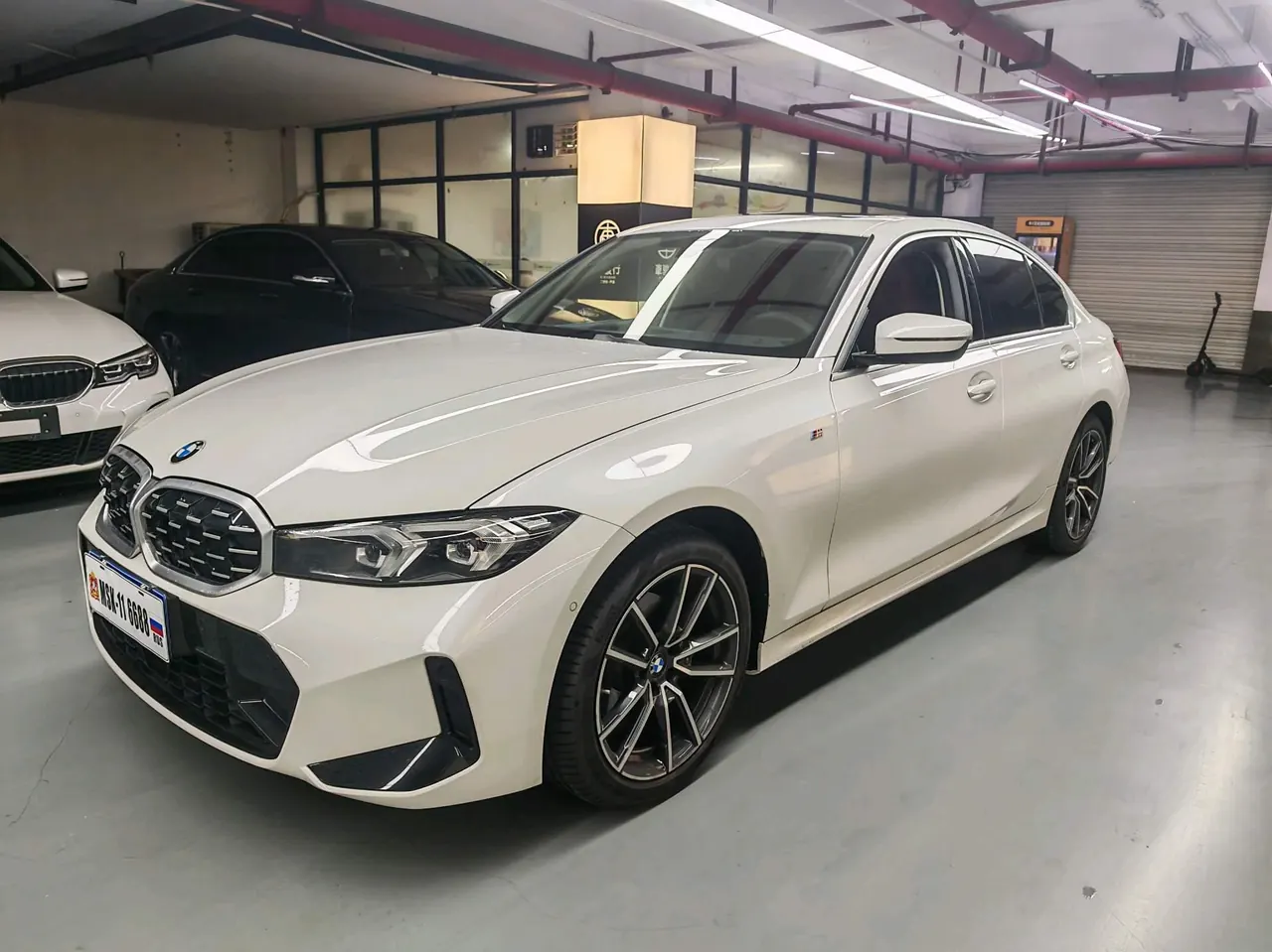 BMW 3 Series 2025 model 325i 2.0T M Sport Package automatic transmission - View 1
