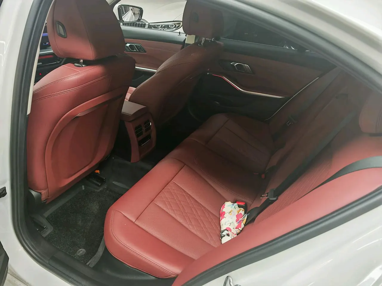 BMW 3 Series 2025 model 325i 2.0T M Sport Package automatic transmission 7