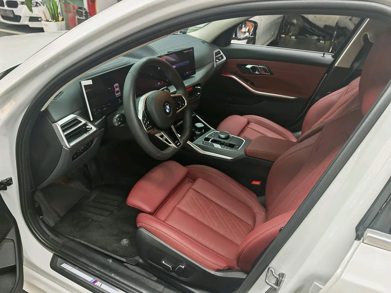 BMW 3 Series 2025 model 325i 2.0T M Sport Package automatic transmission 9