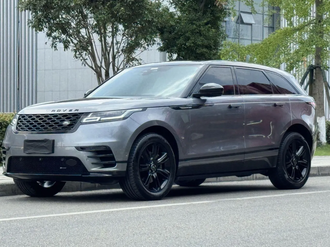 Land Rover Range Rover Star Vein (Imported) 2023 Range Rover Star Vein 2.0T 250PS Gold Collector's Edition Automatic Gear - View 1