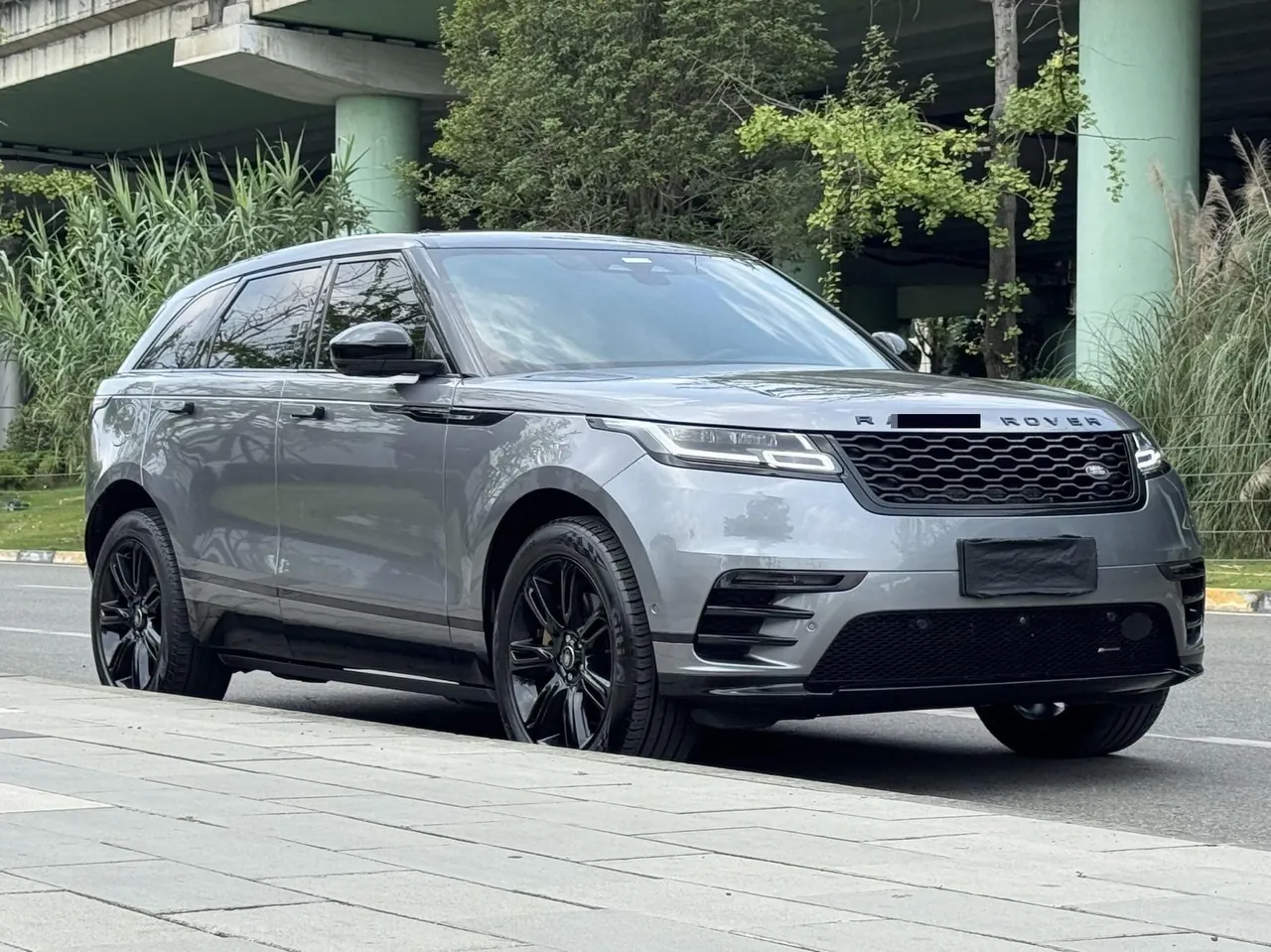 Land Rover Range Rover Star Vein (Imported) 2023 Range Rover Star Vein 2.0T 250PS Gold Collector's Edition Automatic Gear 3