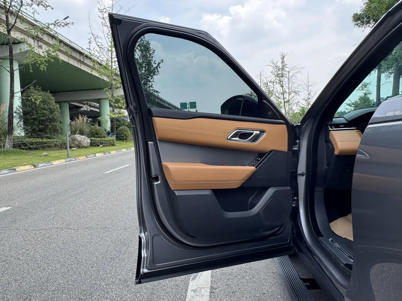 Land Rover Range Rover Star Vein (Imported) 2023 Range Rover Star Vein 2.0T 250PS Gold Collector's Edition Automatic Gear 4