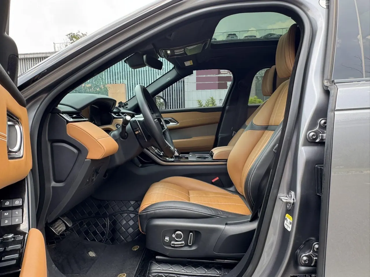 Land Rover Range Rover Star Vein (Imported) 2023 Range Rover Star Vein 2.0T 250PS Gold Collector's Edition Automatic Gear 5