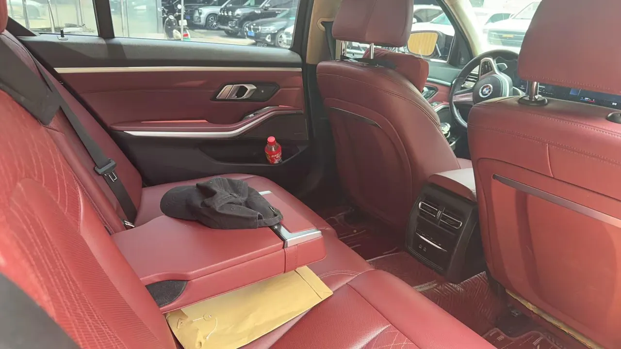 BMW 3 Series 2023 325Li 2.0T M Sports Obsidian Night Suit Automatic Gear 4