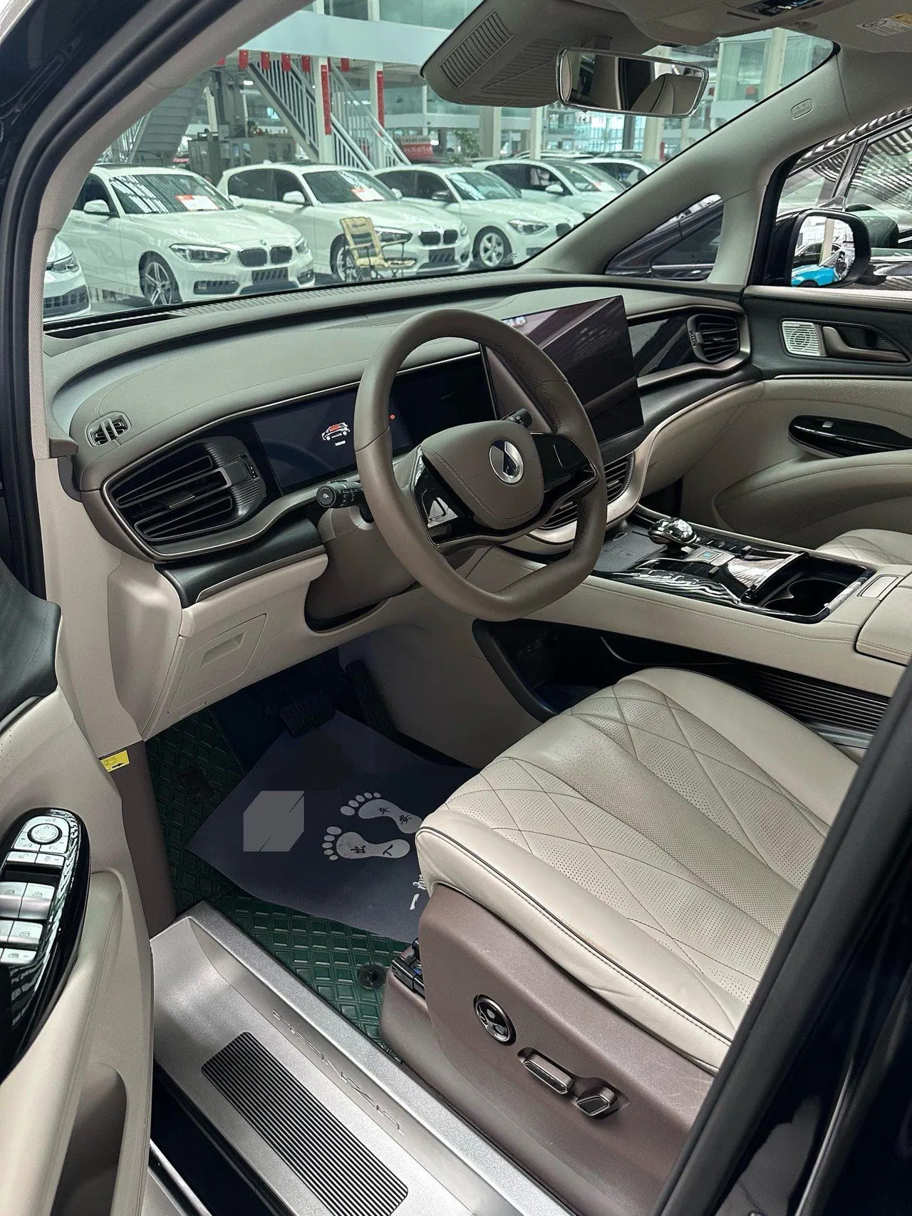 Denza 2022 Denza D9 DM-i 1.5T Stepless 970 Four-wheel Drive Honorable Automatic Gear 3