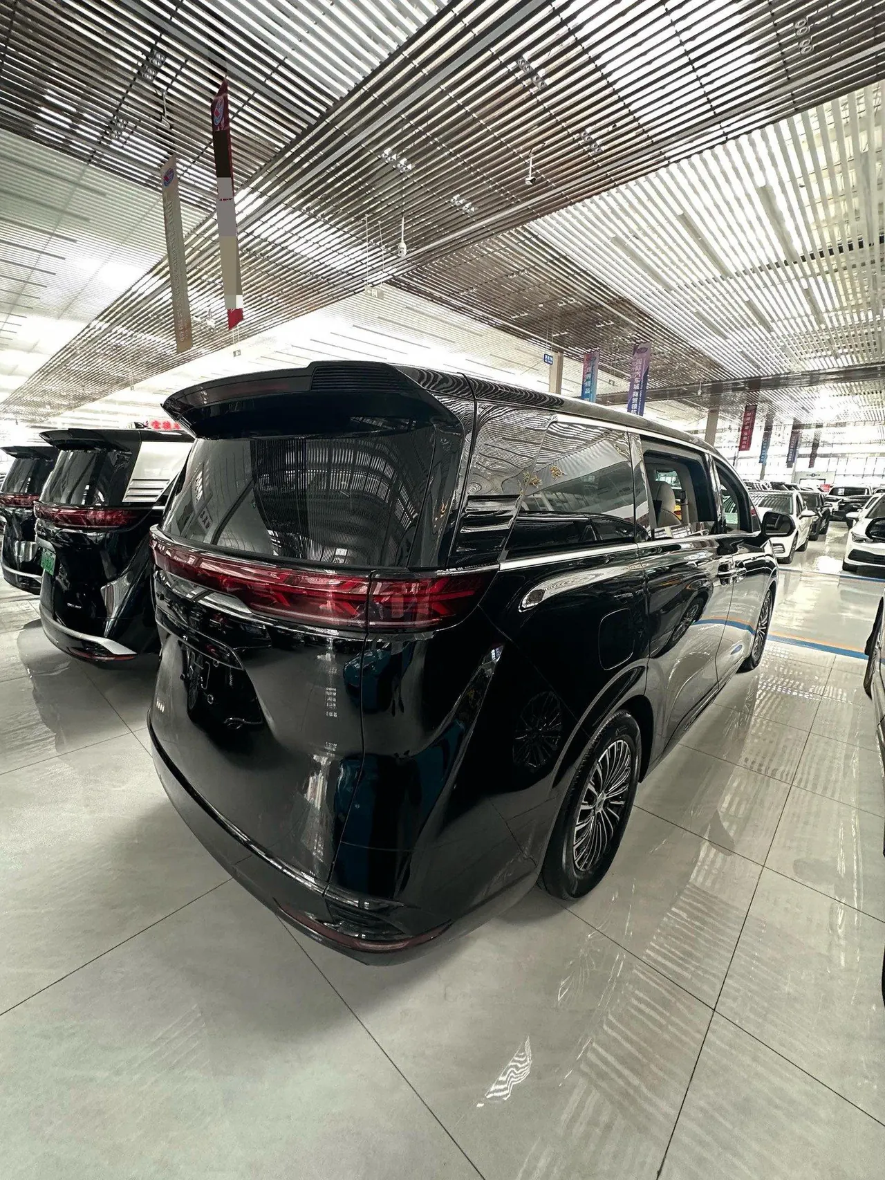 Denza 2022 Denza D9 DM-i 1.5T Stepless 970 Four-wheel Drive Honorable Automatic Gear 5