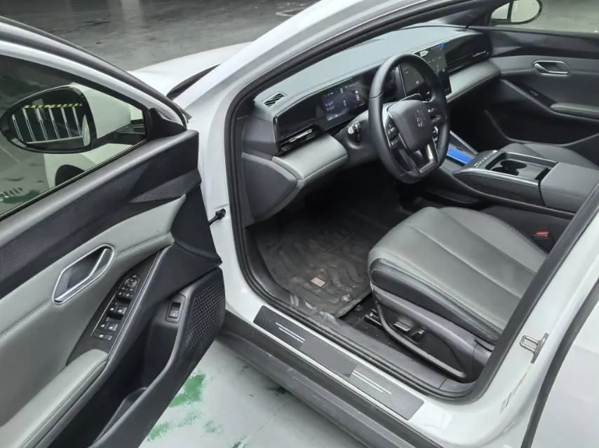 BYD 2025 Qin L EV 470KM Leading Automatic Gear 5