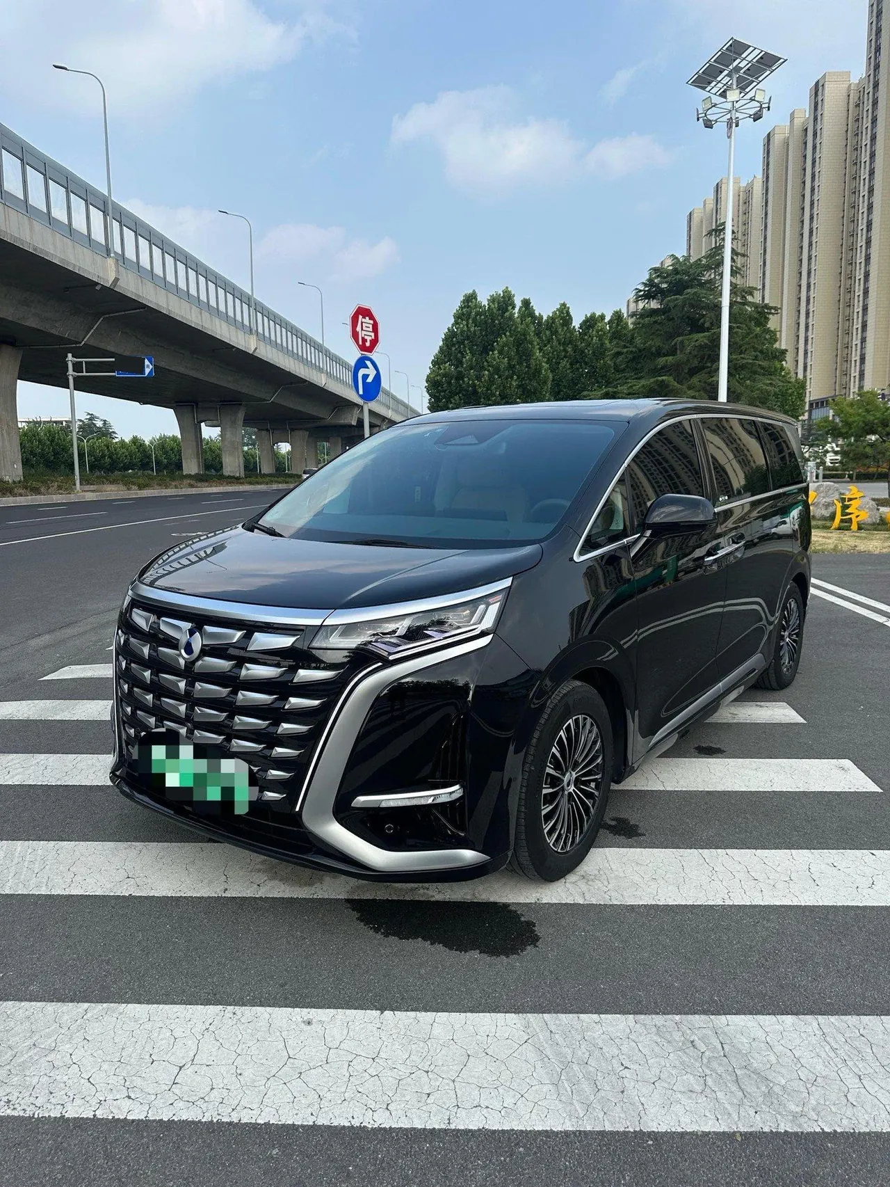 Open image lightbox: Denza 2022 Denza D9 DM-i 1.5T stepless 970 four-wheel drive flagship automatic gear