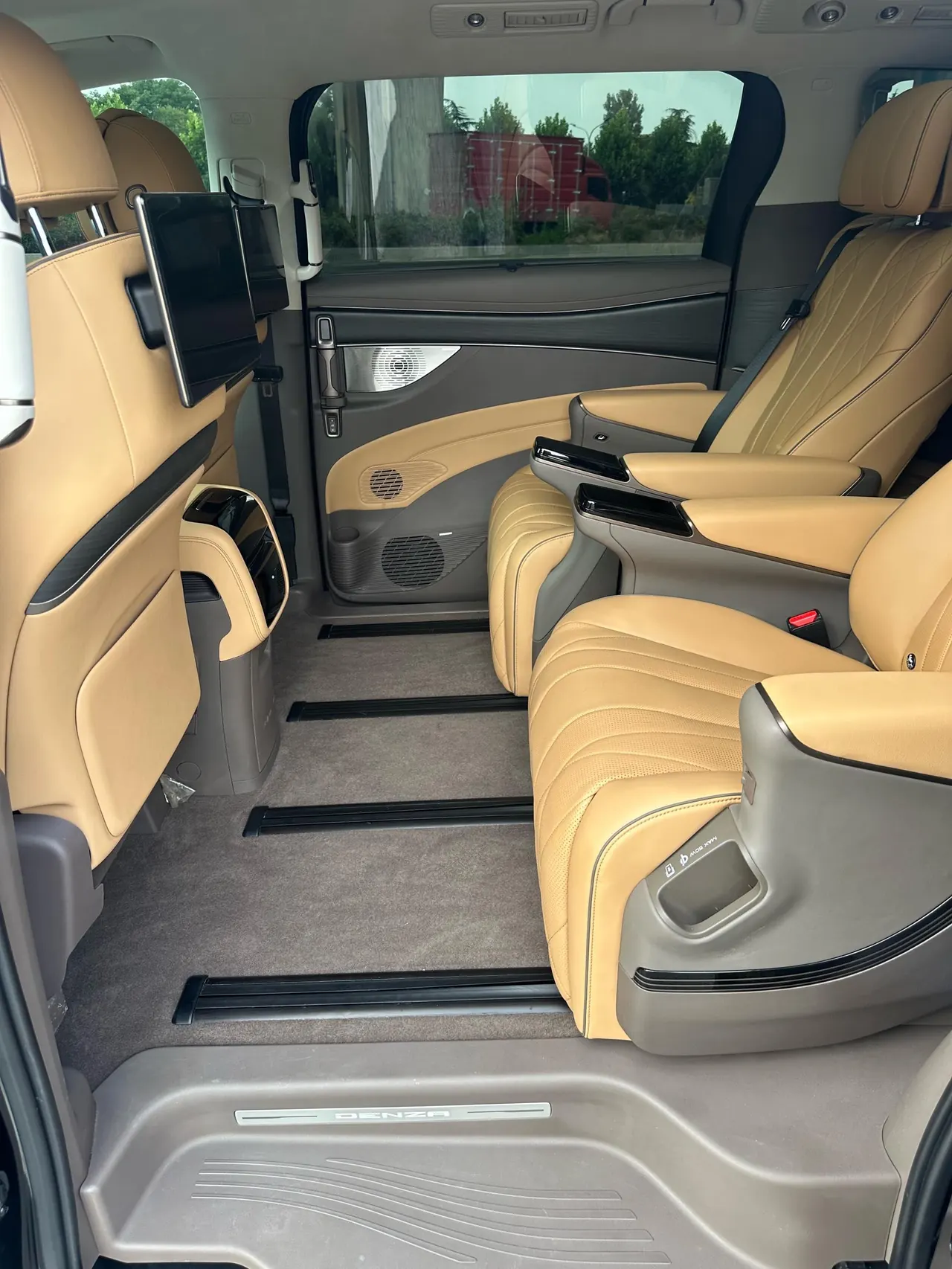 Denza 2022 Denza D9 DM-i 1.5T stepless 970 four-wheel drive flagship automatic gear 4