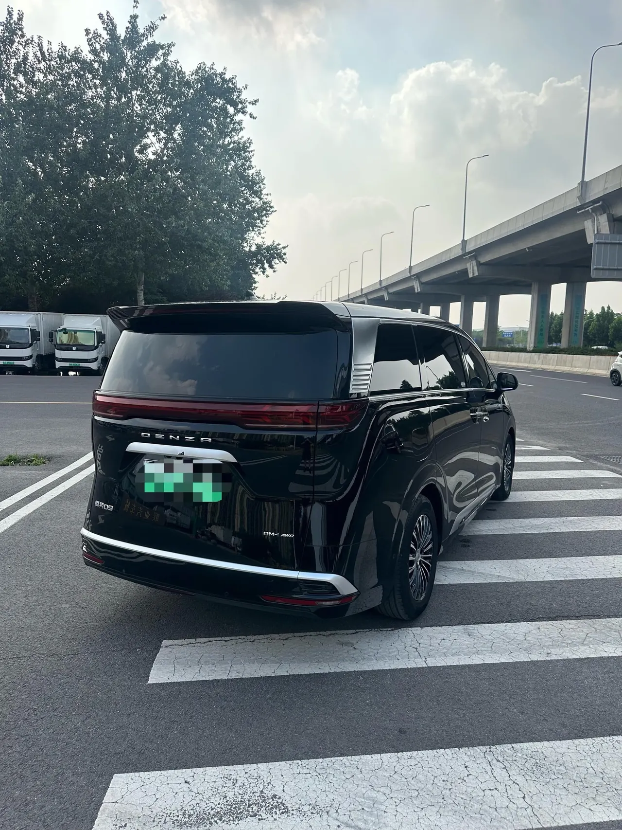 Denza 2022 Denza D9 DM-i 1.5T stepless 970 four-wheel drive flagship automatic gear 5