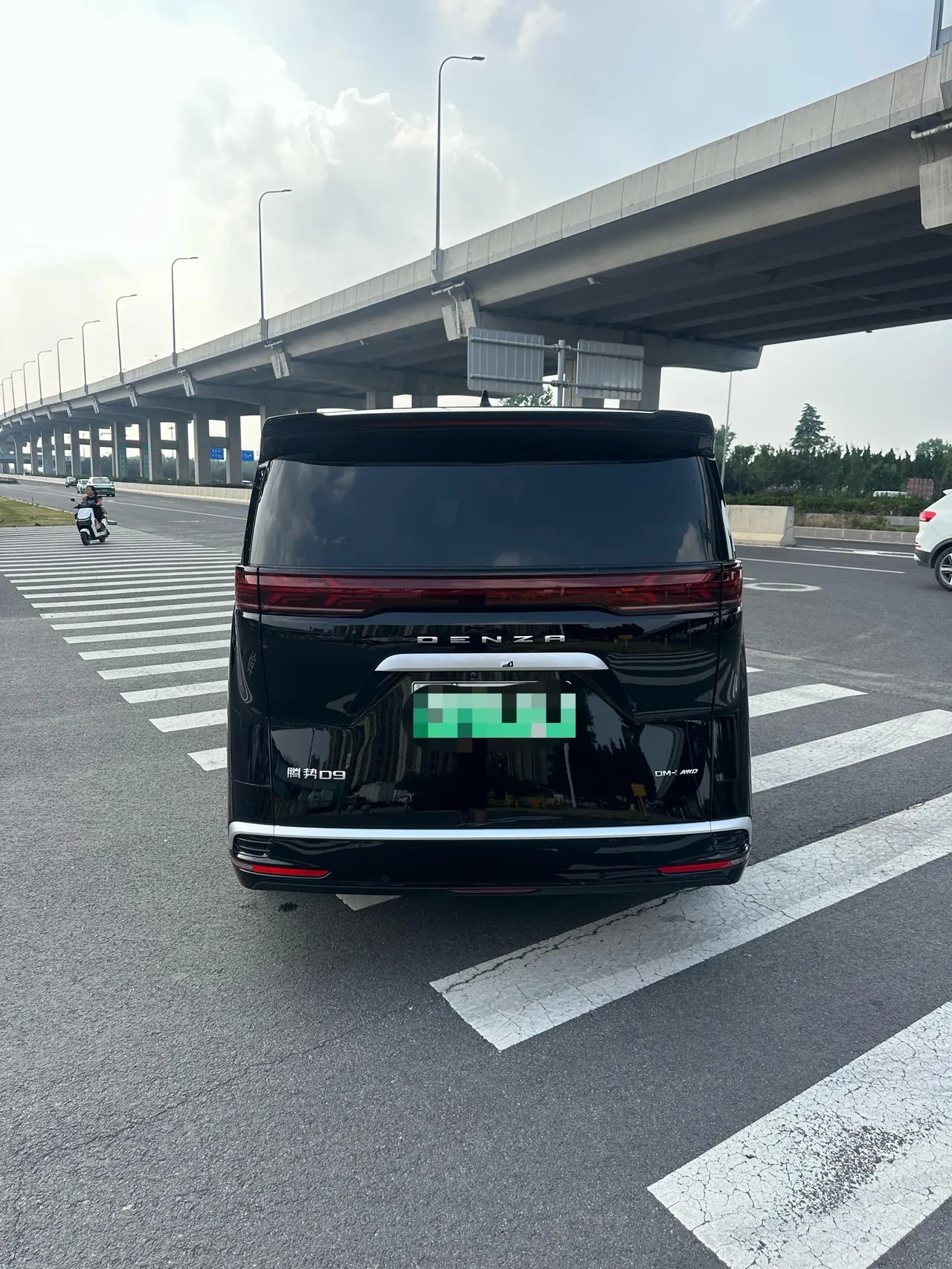 Denza 2022 Denza D9 DM-i 1.5T stepless 970 four-wheel drive flagship automatic gear 6