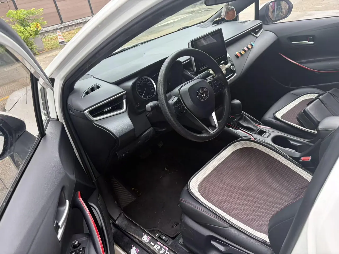 Toyota 2022 Lei Ling 1.2T Stepless 185T Sports Edition Automatic Gear 4