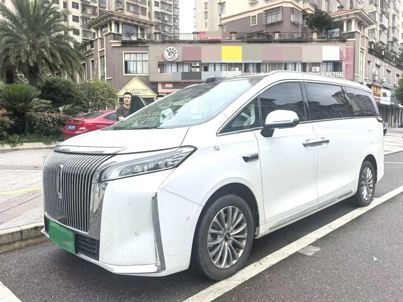WEY 2025 VV7 Hi4 1.5T Four-Wheel-Drive Automatic Model - View 1