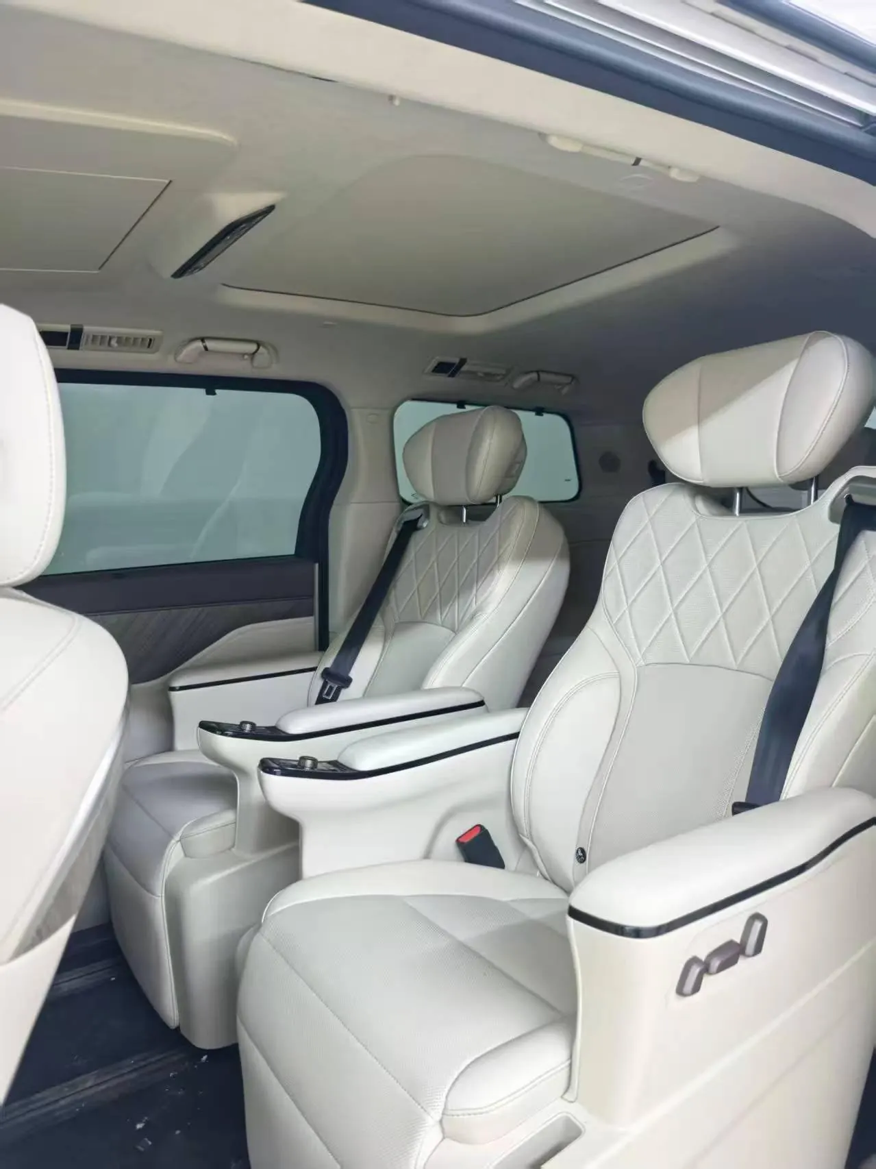 WEY 2025 VV7 Hi4 1.5T Four-Wheel-Drive Automatic Model 3