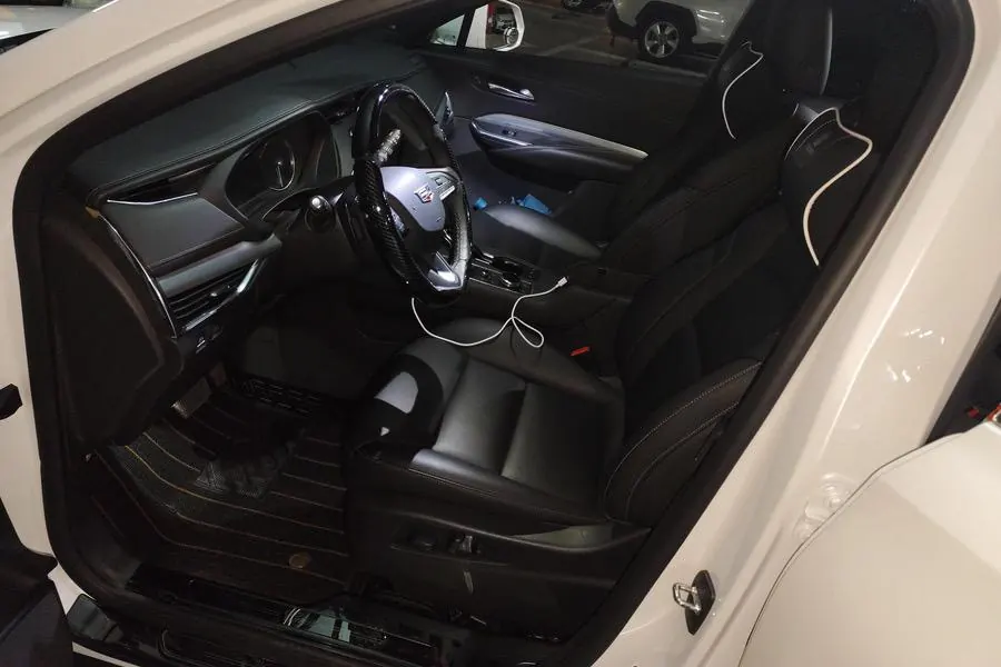 Cadillac 2021 XT4 2.0T 28T Two-Drive Leading Automatic Gear 4