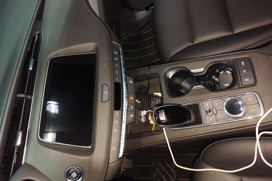 Cadillac 2021 XT4 2.0T 28T Two-Drive Leading Automatic Gear 6