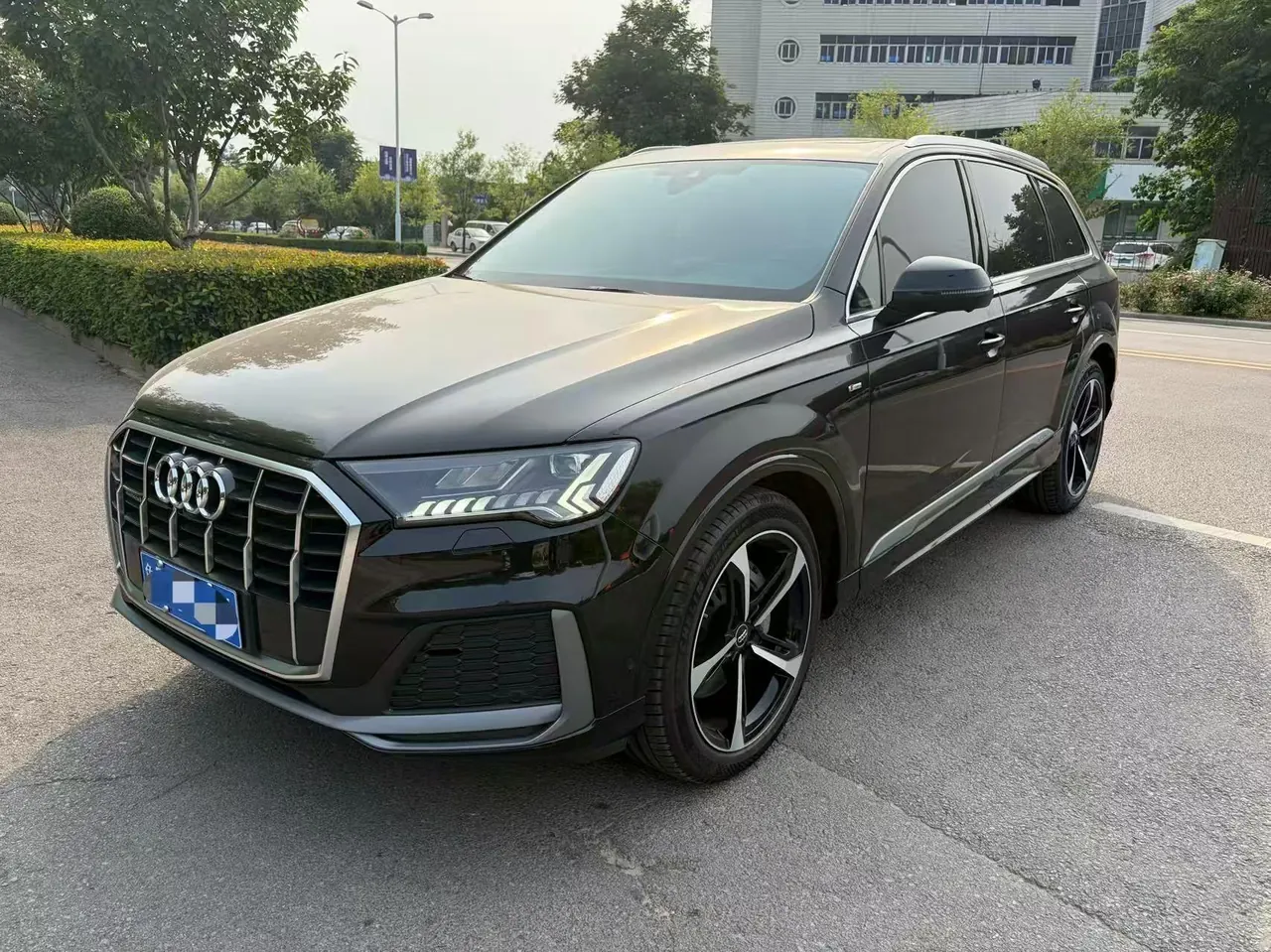 Audi Q7 (Imported) 2023 Q7 2.0TFSI 45TFSI Quattro S line Sports Automatic - View 1