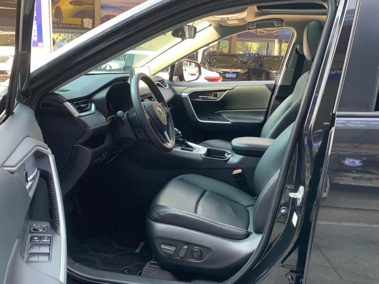 Toyota 2022 RAV4 Rongbo 2.0 Stepless Two-Drive Fashion Edition Automatic Gear 4