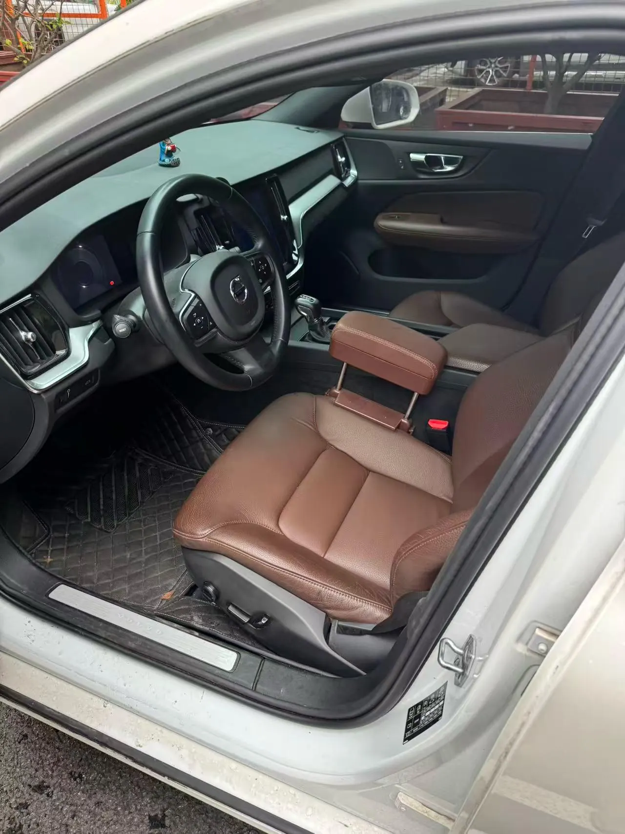 Volvo 2020 S60 2.0T T4 Zhiyi Deluxe Edition Automatic Gear 6