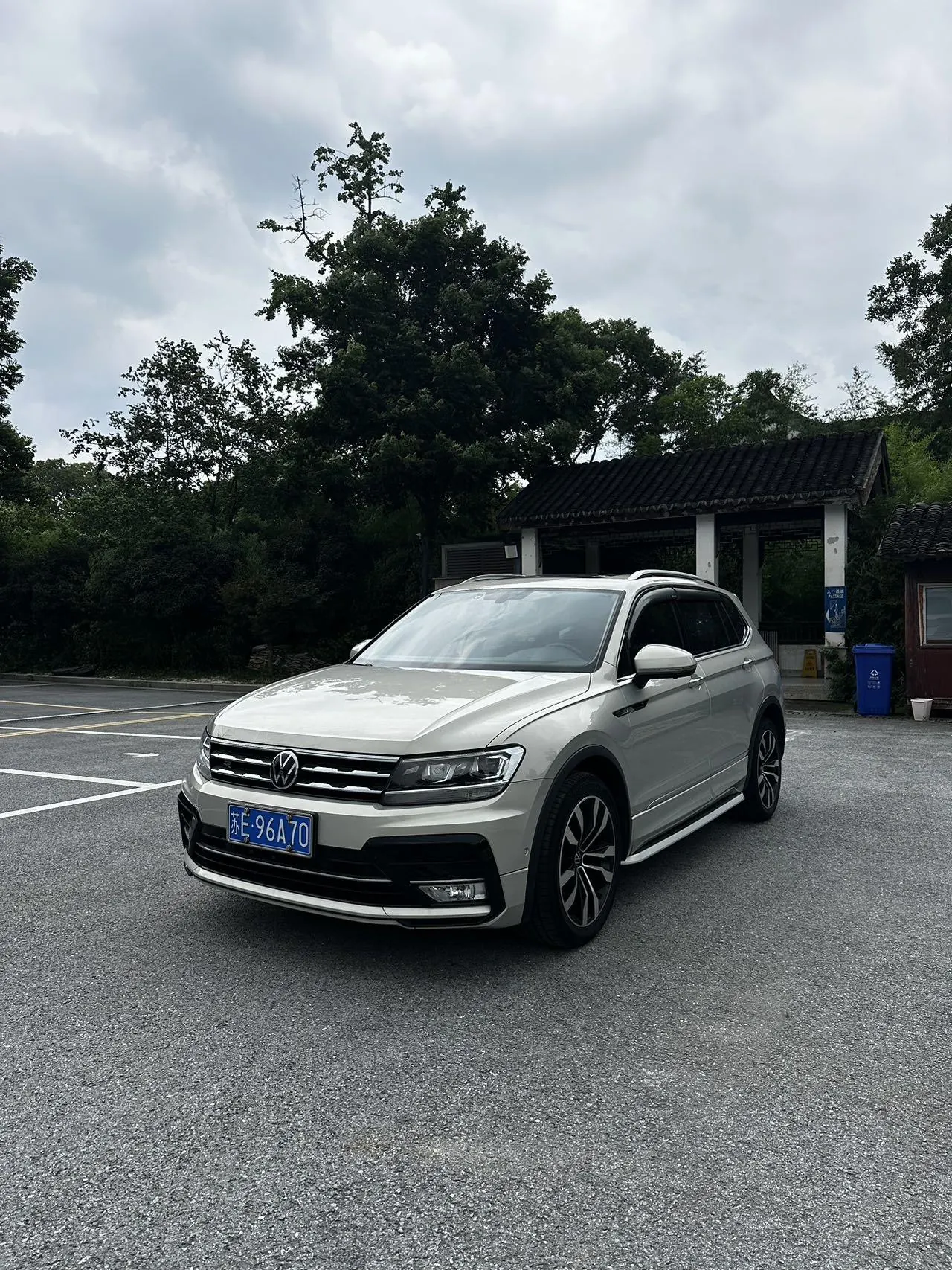 Open image lightbox: Volkswagen 2021 Tiguan L R-Line 2.0TSI 330TSI Two-Drive Overdrive Automatic Gear