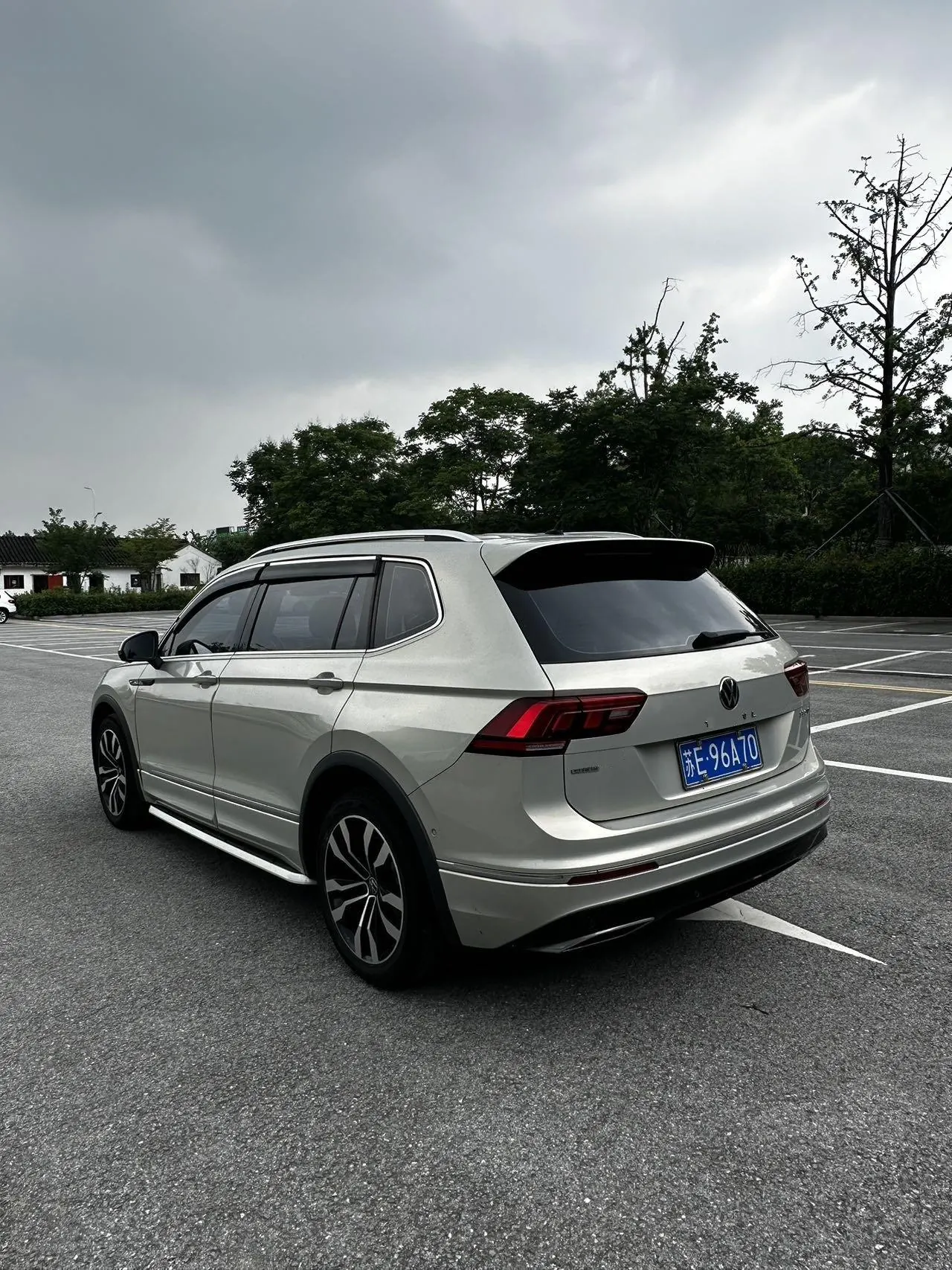 Volkswagen 2021 Tiguan L R-Line 2.0TSI 330TSI Two-Drive Overdrive Automatic Gear 6