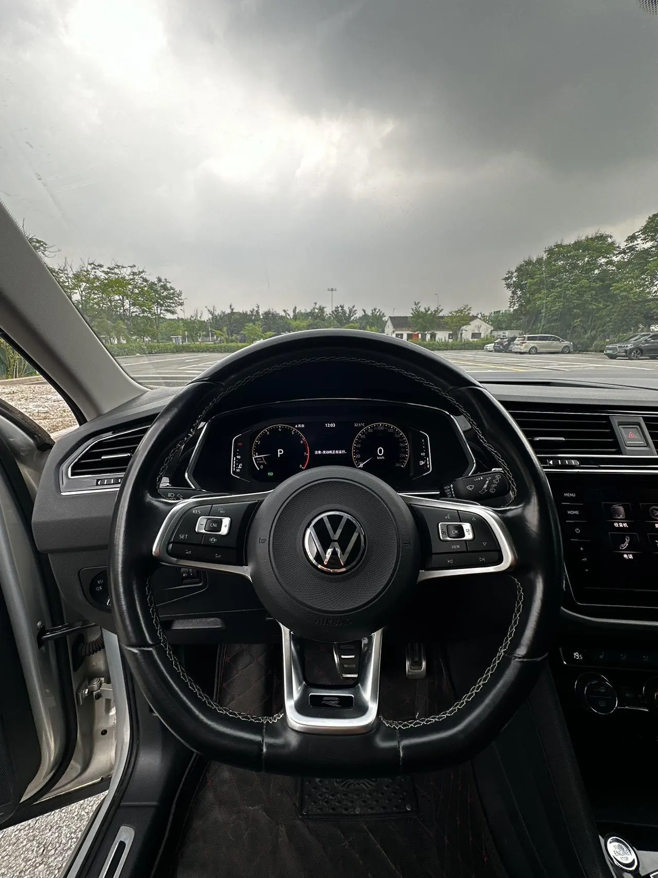 Volkswagen 2021 Tiguan L R-Line 2.0TSI 330TSI Two-Drive Overdrive Automatic Gear 8