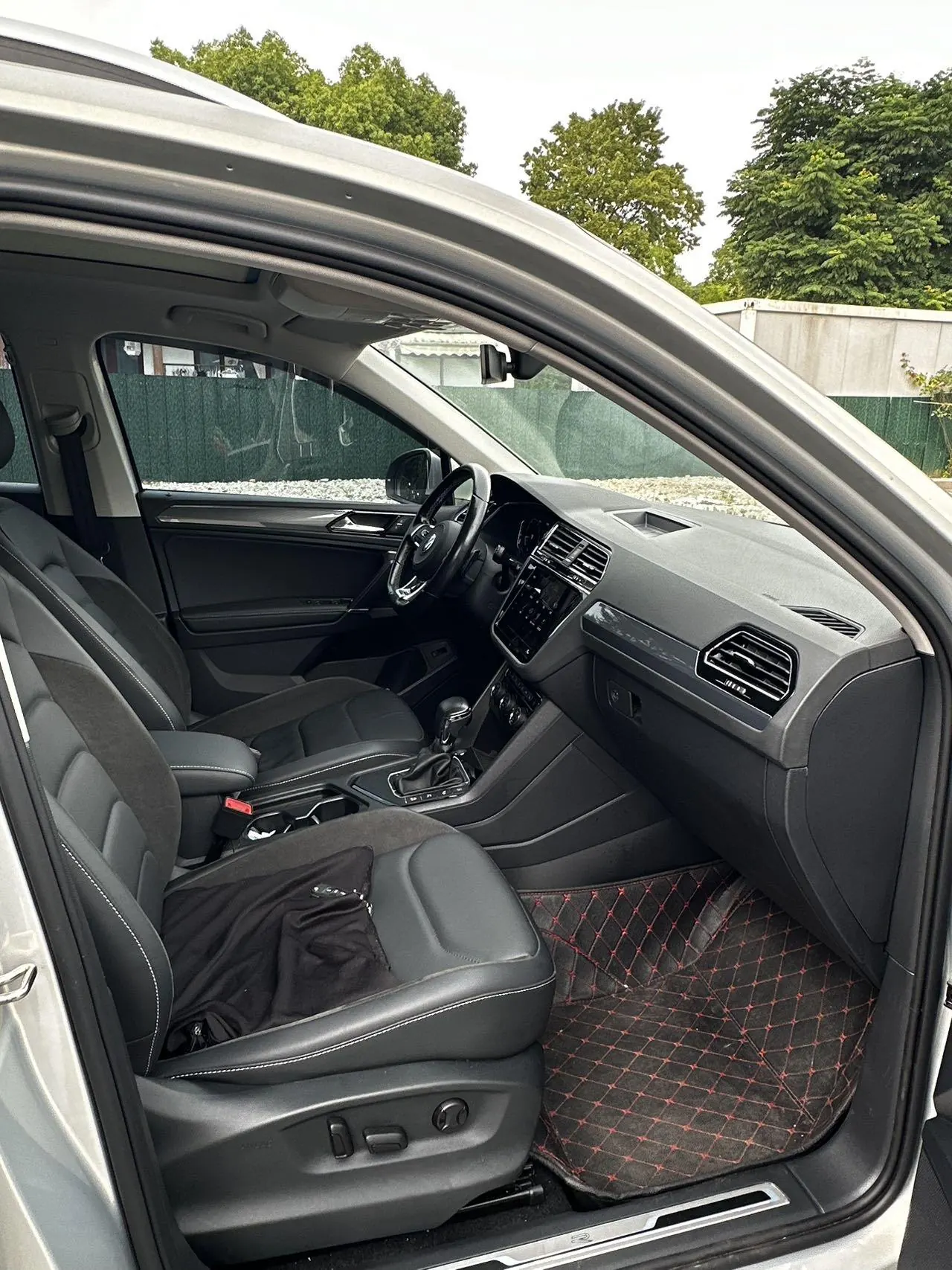 Volkswagen 2021 Tiguan L R-Line 2.0TSI 330TSI Two-Drive Overdrive Automatic Gear 9