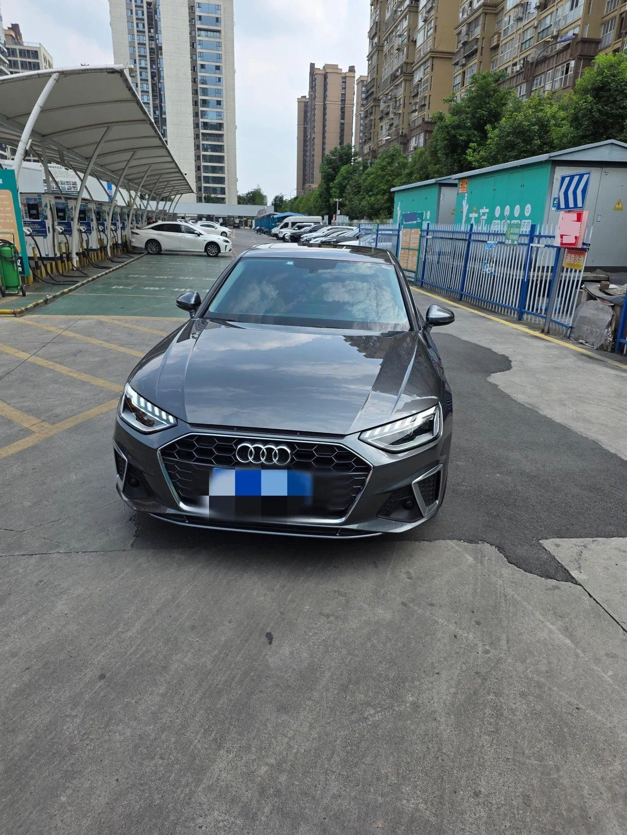 Audi 2022 A4L 2.0TFSI 40TFSI Fashion Dynamic Automatic 2