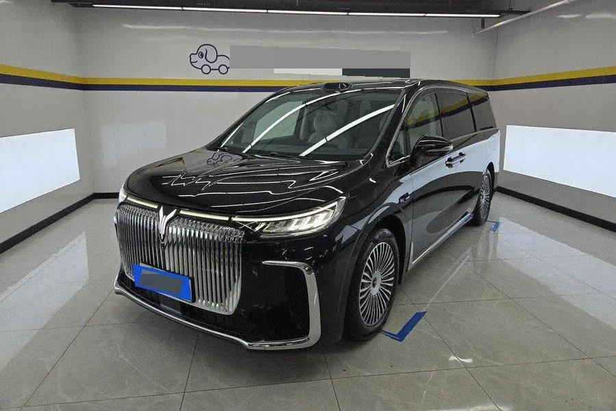 Открыть галерею: Voyah 2025 dreamers PHEV 1.5T four-wheel drive distinguished Kunpeng version automatic gear