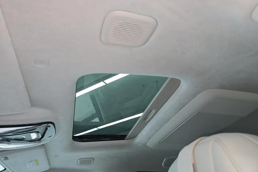 Voyah 2025 dreamers PHEV 1.5T four-wheel drive distinguished Kunpeng version automatic gear 4
