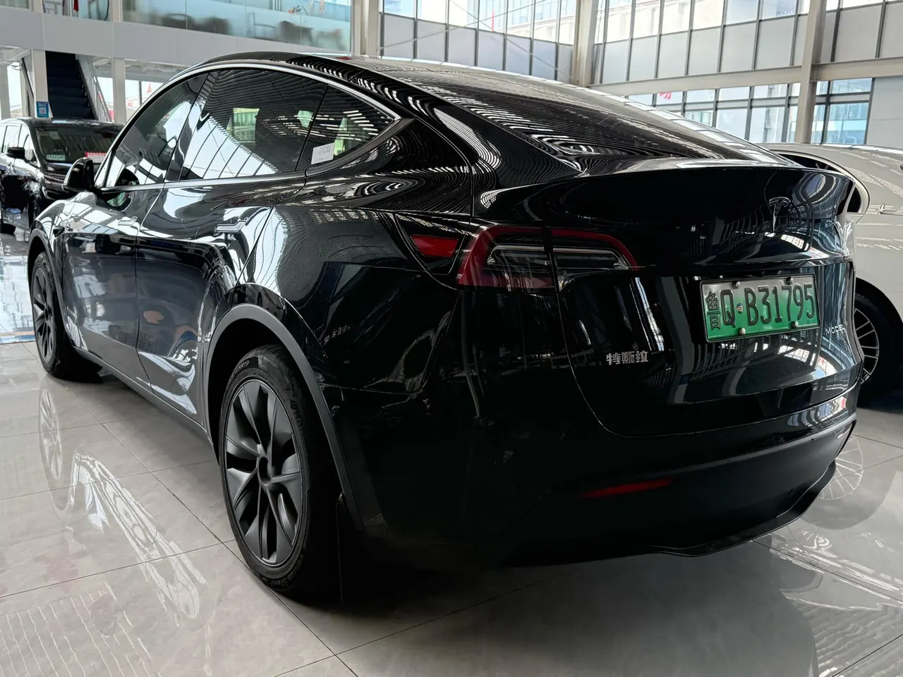 Tesla 2024 Model Y long endurance all-wheel drive version automatic transmission 3