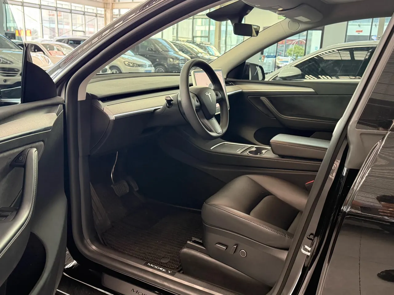 Tesla 2024 Model Y long endurance all-wheel drive version automatic transmission 5