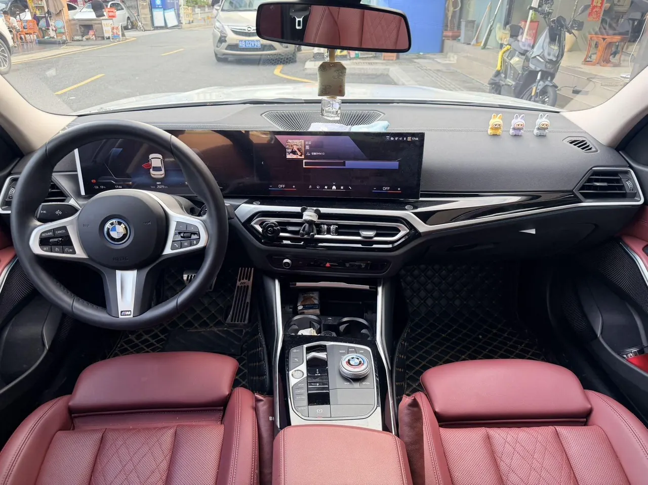 BMW 2024 i3 eDrive 35 L automatic gear 5