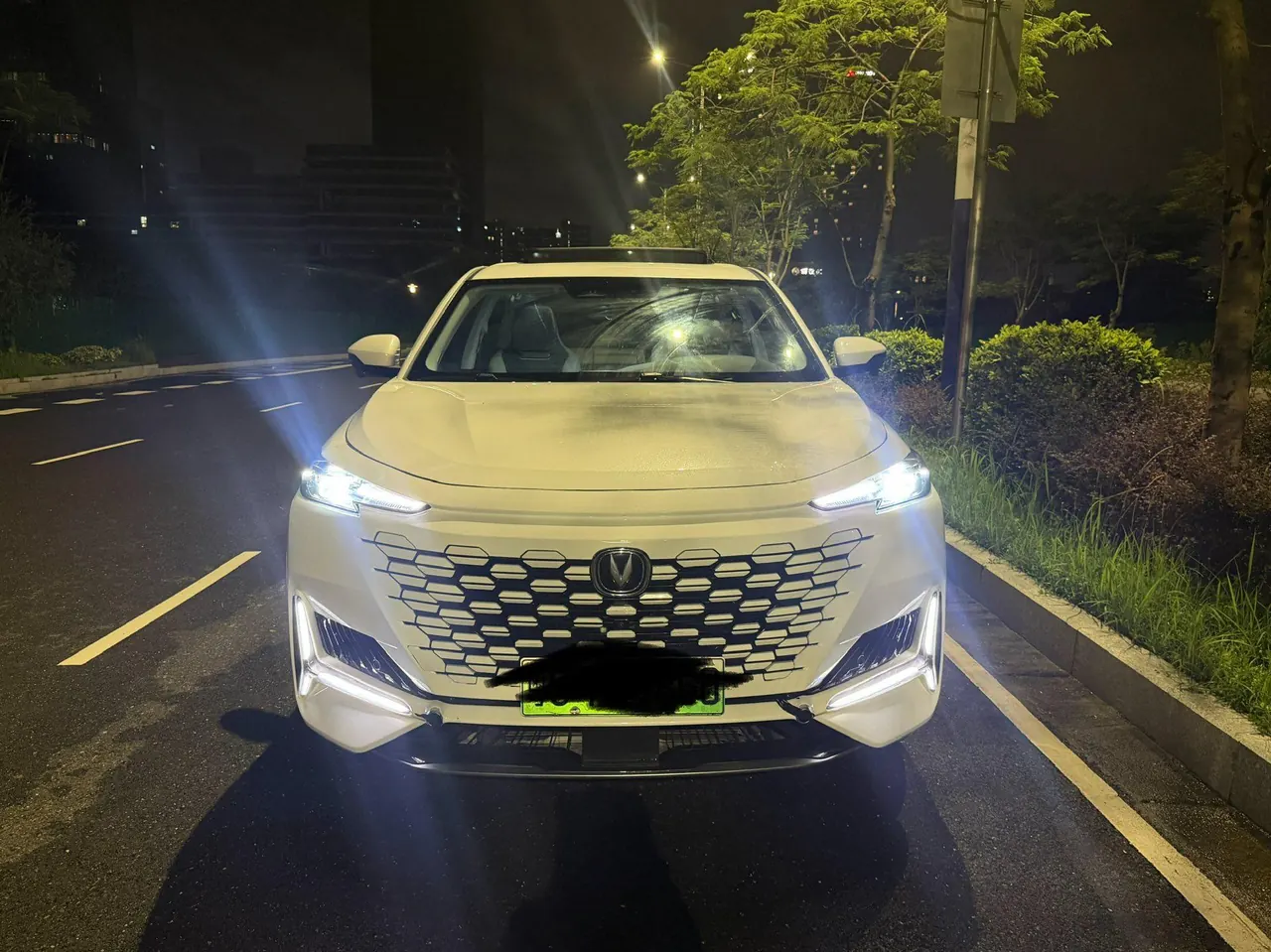 ChangAn 2022 UNI-K iDD 1.5T Blue Whale iDD Honorable Automatic Gear - View 1
