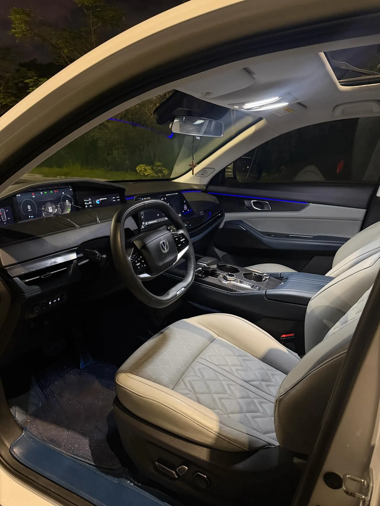 ChangAn 2022 UNI-K iDD 1.5T Blue Whale iDD Honorable Automatic Gear 7