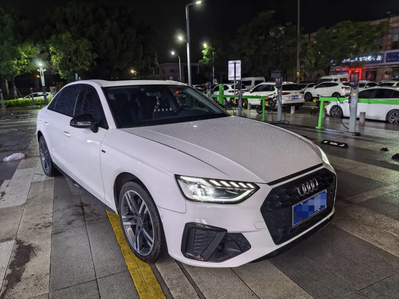 Audi 2022 A4L 2.0TFSI 40TFSI Deluxe Dynamic Automatic 2