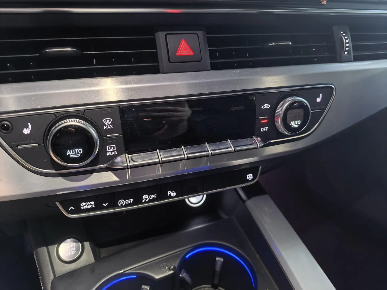 Audi 2022 A4L 2.0TFSI 40TFSI Deluxe Dynamic Automatic 5