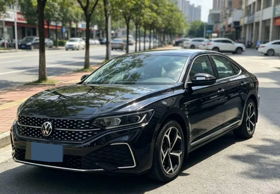 Open image lightbox: Volkswagen 2023 Passat 2.0TSI 330TSI Starry Sky Luxury Edition (facelift) Automatic